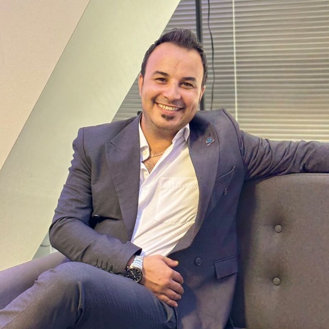 profile-photo-mahmoud-sarvari profile-photo-mahmoud-sarvari